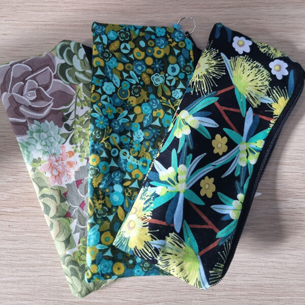 Christmas Bundle: Facial Roller, Gua Sha & custom pouch - Image 2